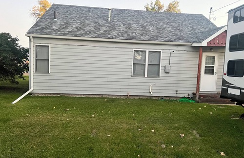 Vandalia House | 3-bedroom house in wonderful Glasgow with AC, WiFi two blocks from Event Center.