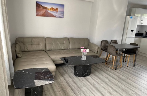 Loughborough House | 3 Bedroom House- Loughborough-Sleeps 5-FreeParking