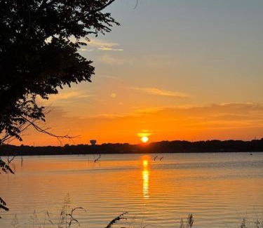 Rowlett House | 3 Bedroom house Near the Lake
