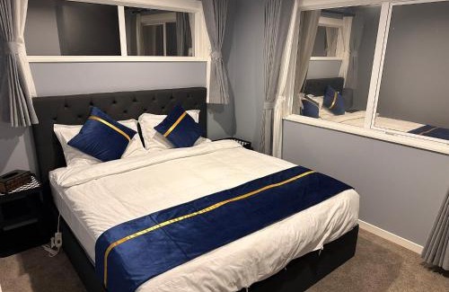 Glenfield House | 3 Bedroom House North Shore