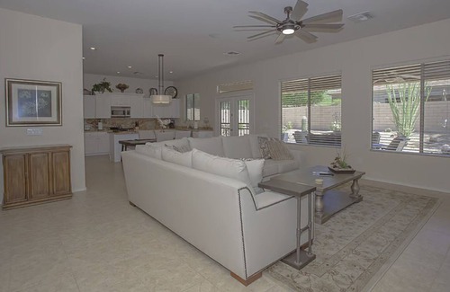 Tramonto House | 3-bedroom house + office in convenient area of North Phoenix.