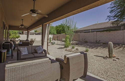 Tramonto House | 3-bedroom house + office in convenient area of North Phoenix.
