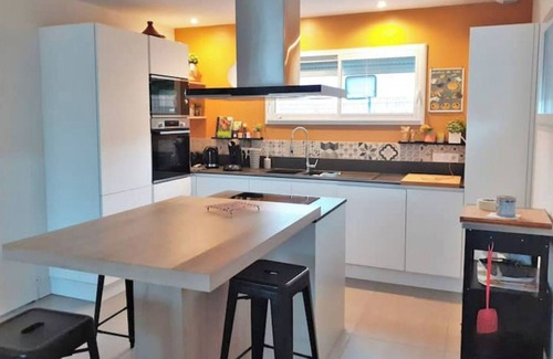Salles House | 3 bedroom house on the edge of a forest