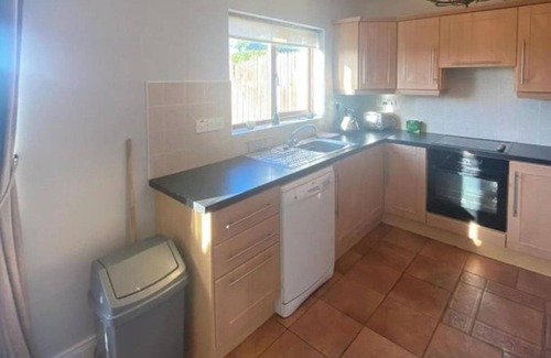 Dromahair House | 3 Bedroom House-Sleeps 5-Garden-Parking-Dromahaire