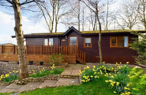 South Lakeland Leisure Village House | 3 Bedroom Lakeview Lodge - Ensuite & Balcony Deck