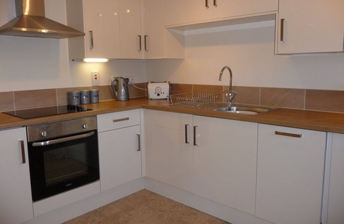 Tillicoultry House | 3 Bedroom lodge with hot tub and garden.