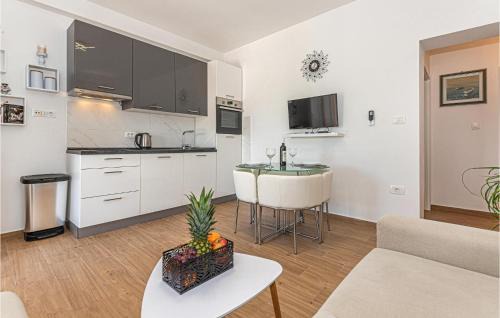 Donje Polje Apartment | 3 Bedroom Lovely Apartment In Vrpolje