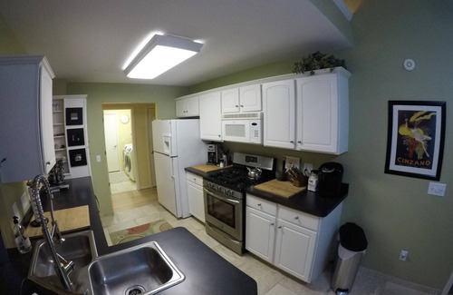 Toledo Condo | 3 Bedroom Luxury Villa with Hot Tub, Gourmet Kitchen on Private Drive/Garage