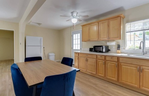 Rampart Village House | 3 bedroom Mid-Wilshire Charmer near Downtown