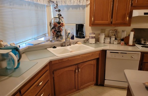 Porterville House | 3-bedroom mobile home in charming Porterville with WiFi, AC