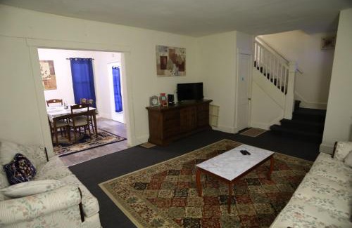 Charlton Heights Apartment | 3 bedroom one bathroom townhouse - 20B Elm street Charlton Heights WV 25040