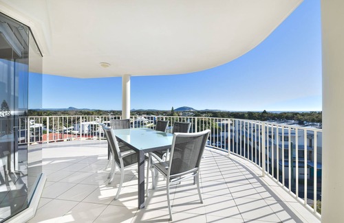 Mudjimba Apartment | 3 Bedroom Penthouse Apartment with a Private Rooftop Spa