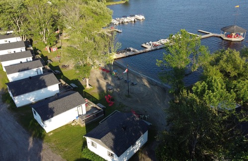 Lavigne Cottage | 3 Bedroom Pet Friendly Cottage