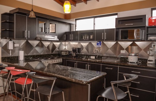 Zona Rosa Apartment | 3 Bedroom PH Roofdeck, Ac, Hot Tub, 3 Blocks To Park Lleras
