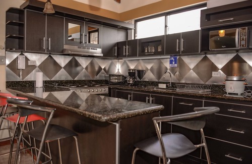 Zona Rosa Apartment | 3 Bedroom PH Roofdeck, Ac, Hot Tub, 3 Blocks To Park Lleras