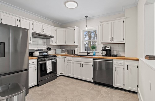 Charlotte House | 3-Bedroom Private Home with Game Room, Fully Fenced, Near Lake Ontario Shoreline