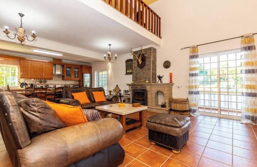 Vila Nova De Cacela Villa | 3 bedroom villa with pool, garden and parking space