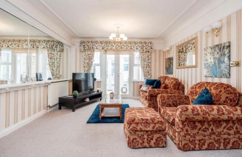 Basildon Apartment | 3 Bedroom Steeple Hill House