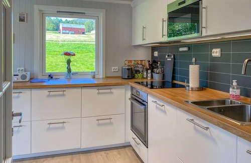Midsund Municipality House | 3 bedroom stunning home in Fiksdal