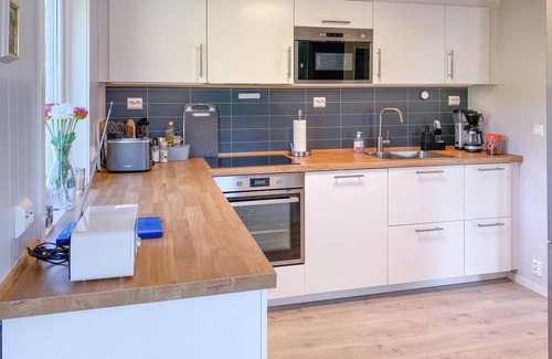 Midsund Municipality House | 3 bedroom stunning home in Fiksdal