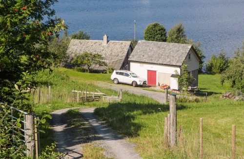Jondal House | 3 bedroom stunning home in Jondal