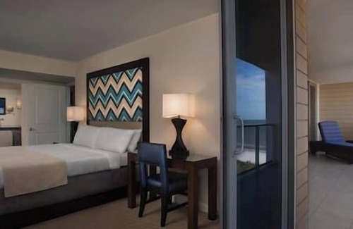 Marco Island Hotel | 3 Bedroom Suite Crystal Shores Beachfront Resort