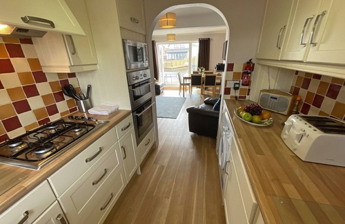 Hoveton Cottage | 3 Bedroom Swan Cottage In Wroxham, Norfolk, Norfolk Broads, England