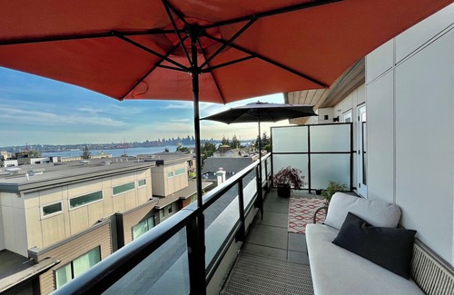 Lower Lonsdale House | 3 Bedroom Townhouse in North Vancouver - City View