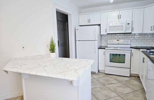 Moncton House | 3 Bedroom Upper unit House n