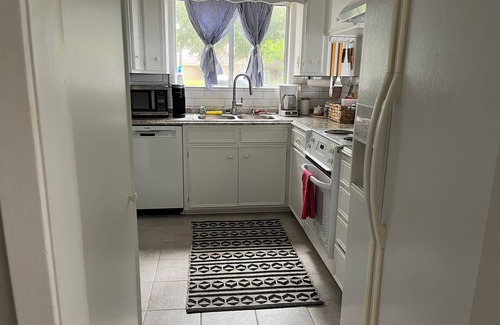 Trinity House | 3-bedroom vacation home, waterfront patio, great fishing, kayaking, swimming
