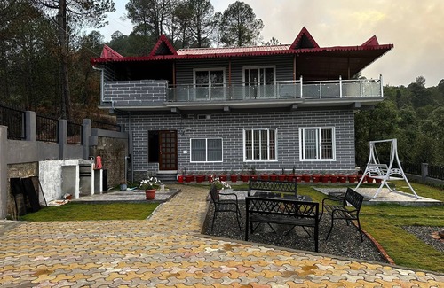 Kausani House | 3-bedroom villa in pleasant Himalayan town Kausani, Uttarakhand, India with WiFi