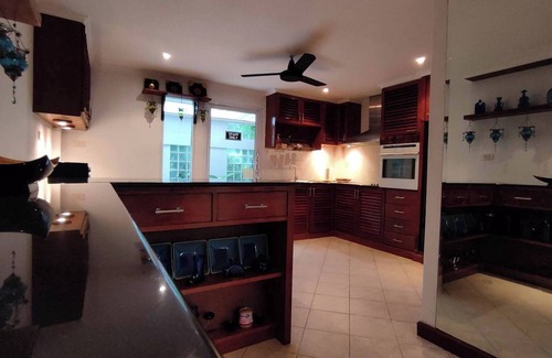 Pattaya Bay House | 3 bedroom villa near Pattaya Jomtien beach
