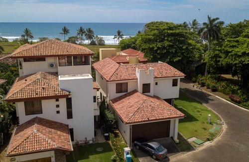 Playa Hermosa Villa | 3 Bedroom Villa Oceanside in Hermosa Palms