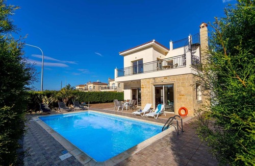 Prodromi Villa | 3 bedroom villa with impressive private pool