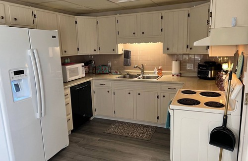 Woodland House | 3-Bedroom w/Attached Garage