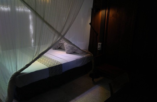 Timbulharjo Bed & Breakfast | 3 bedroom Wooden Bungalow at Jogjakarta