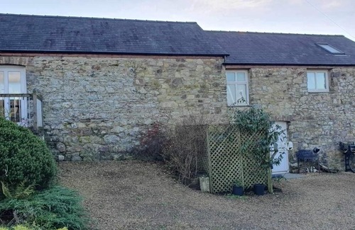 New Moat House | 3 Bedroomed Newly Converted Barn in the foot of the Preseli Hills