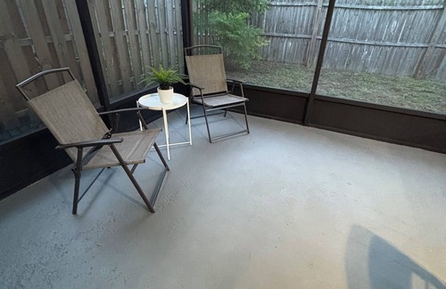 Sandalwood House | 3-bedrooms 1 story TH in Jacksonville. Great location and relax at same time.