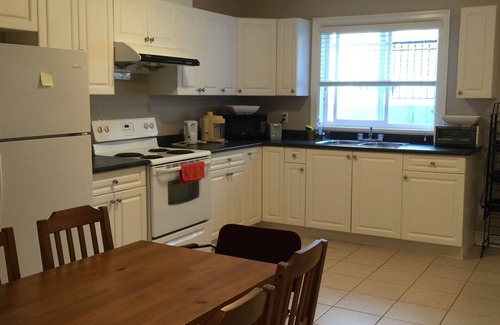 Fleetwood House | 3 bedrooms and 2 full bathrooms - next to Golf Course, park, Tennis Court