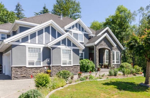 Fleetwood House | 3 bedrooms and 2 full bathrooms - next to Golf Course, park, Tennis Court