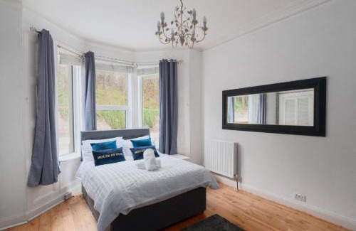 Liberton Apartment | 3 bedrooms bungalow, sleeps 6, free parking with garden