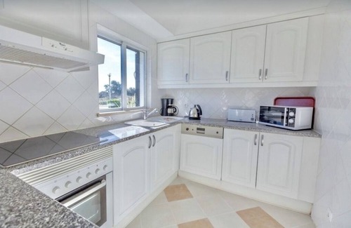 Alpouvar Apartment | 3 BEDROOMs Ground floor POOLSIDE Free WIFI/Hundreds TV channels CLUBE ALBUFEIRA