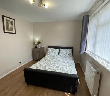 Banbury House | 3 Bedrooms Homestays In Drayton