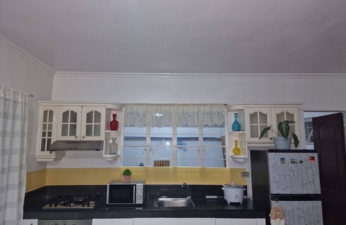 Dipolog House | 3-bedrooms house with spacious balcony, WiFi, AC in beautiful Dipolog City
