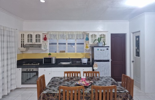 Dipolog House | 3-bedrooms house with spacious balcony, WiFi, AC in beautiful Dipolog City