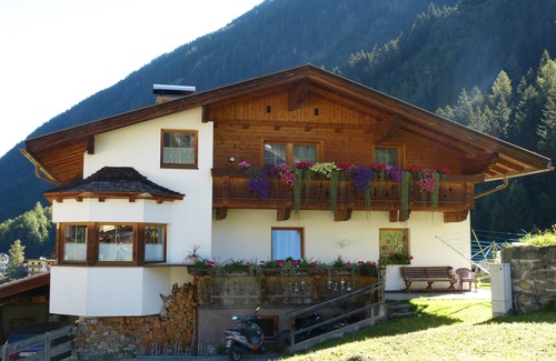 Neustift Im Stubaital Apartment | 3 bedrooms, quiet area, near the bus stop, near the glacier