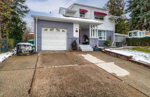 Brampton House | 3 Bedrooms upstairs (Whole house without basement)