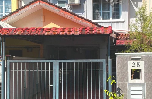 Kampung Sungai Kembong Hilir House | 3 bedrooom homestay @ Bandar Bukit Mahkota