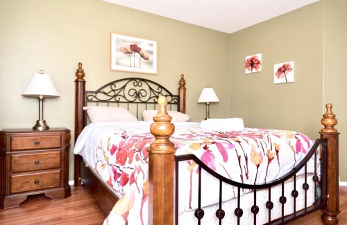Grande Prairie Apartment | 3 beds , Private Cozy Patio , 4 mins drive to Starbucks