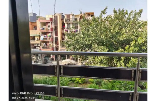 Lajpat Nagar Apartment | 3 BHK Apartment in Lajpat Nagar Market by HostMyStay